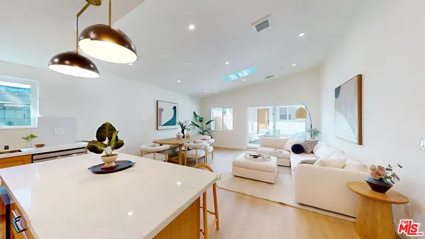 $3,750 | 6441 Satsuma Avenue, Unit 1, North Hollywood, CA 91606