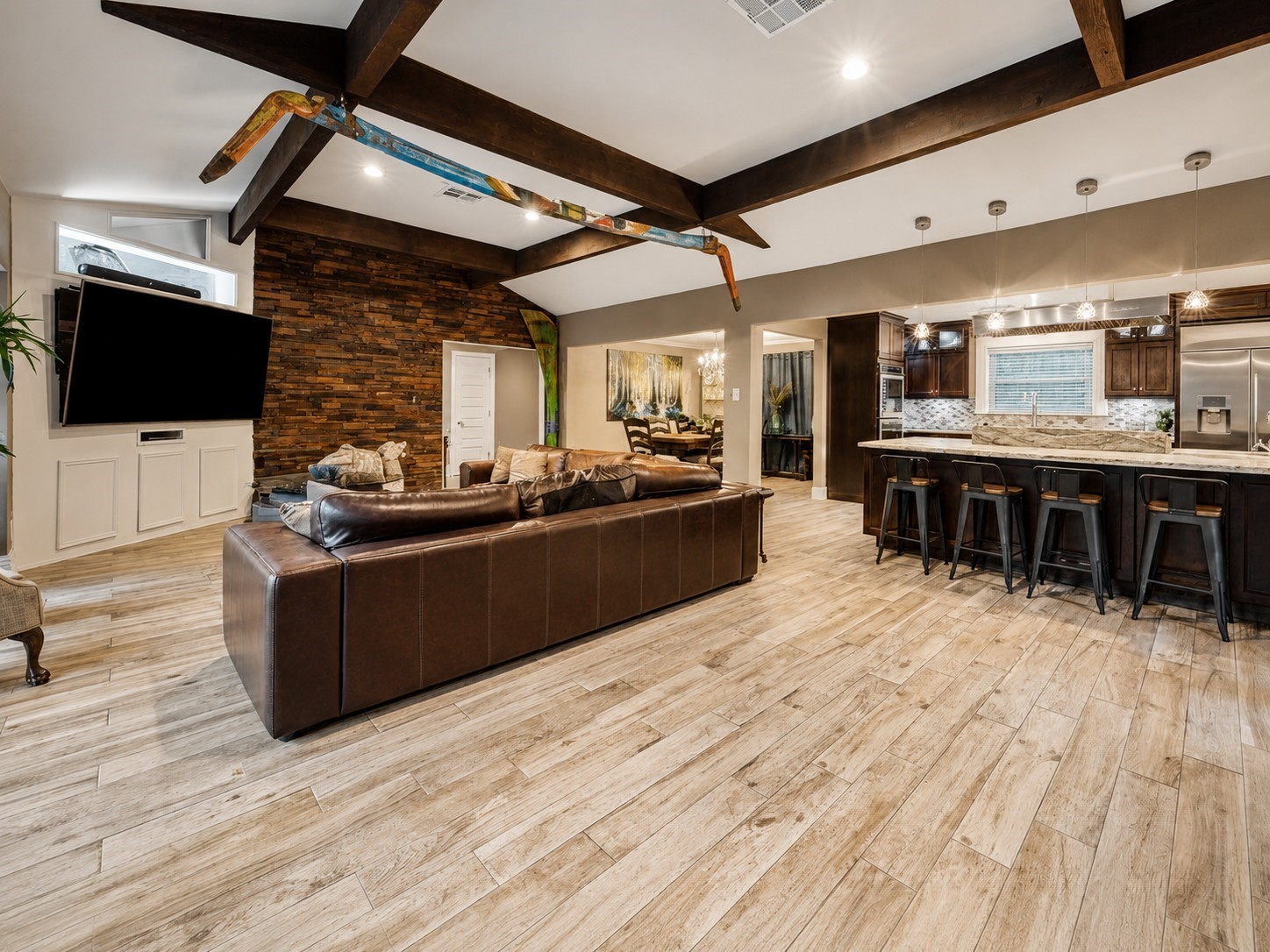 5 Tree Frog Drive Houston, TX 77074 - Photo 3 of 25 a living room with stainless steel appliances kitchen island granite countertop a sink and wooden floors