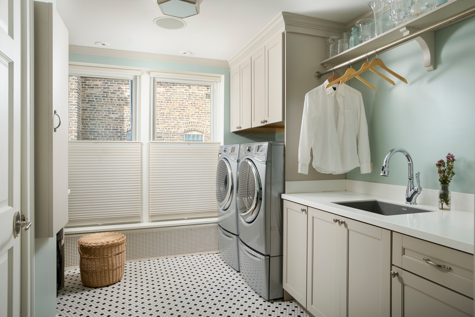 635 West Sheridan Road, Unit 3 Chicago, IL 60613 - Photo 26 of 48 a bathroom with a sink a vanity and a shower