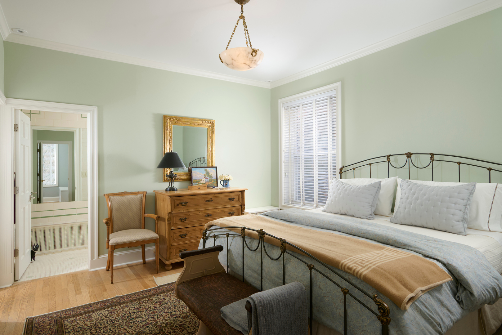 635 West Sheridan Road, Unit 3 Chicago, IL 60613 - Photo 30 of 48 a bedroom with a bed a couch and dresser