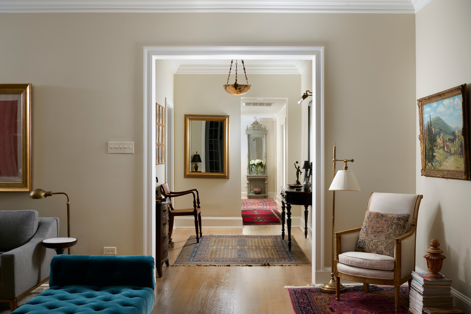 635 West Sheridan Road, Unit 3 Chicago, IL 60613 - Photo 41 of 48 a living room with furniture and a window