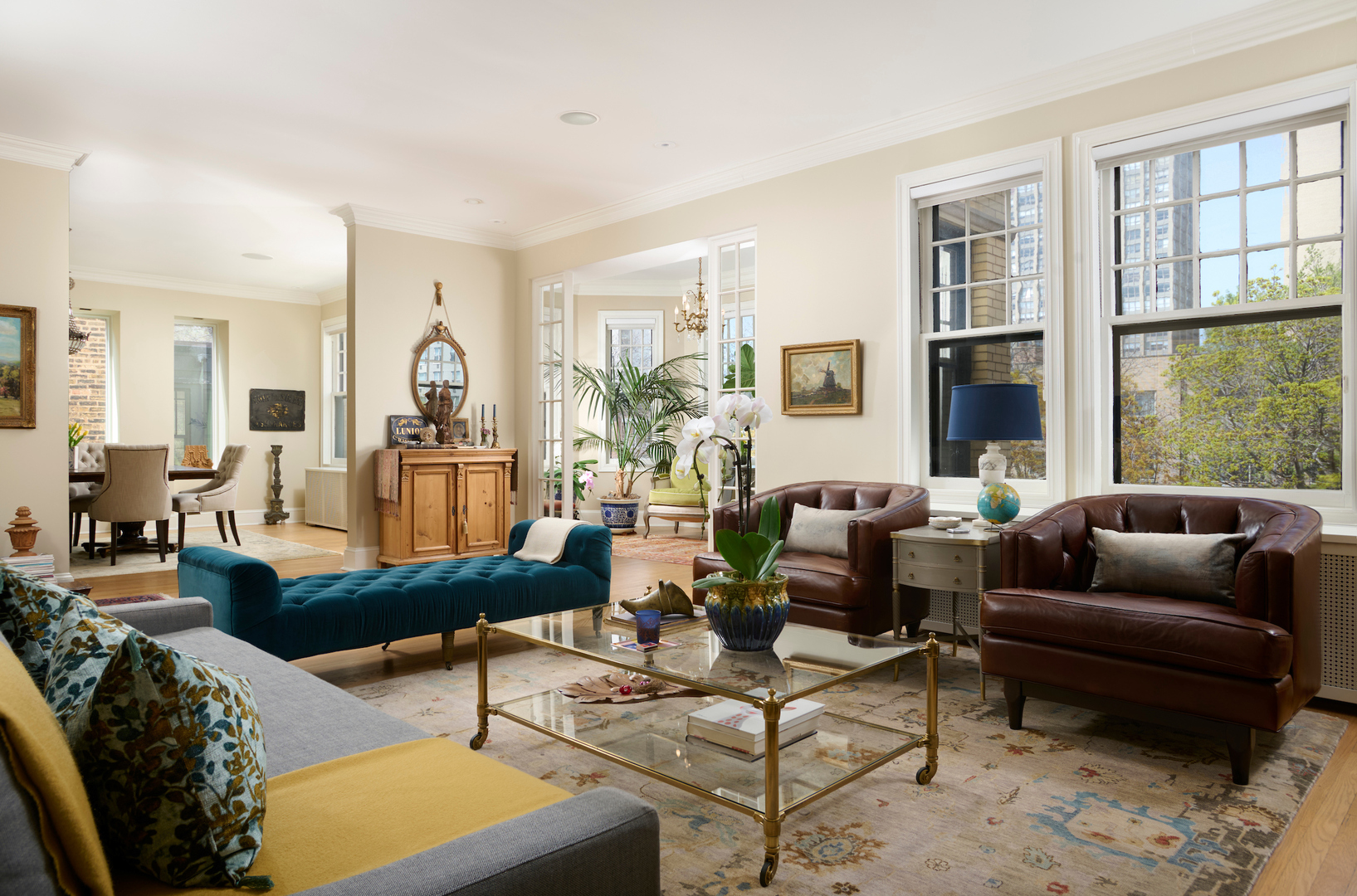 635 West Sheridan Road, Unit 3 Chicago, IL 60613 - Photo 5 of 48 a living room with furniture and a large window