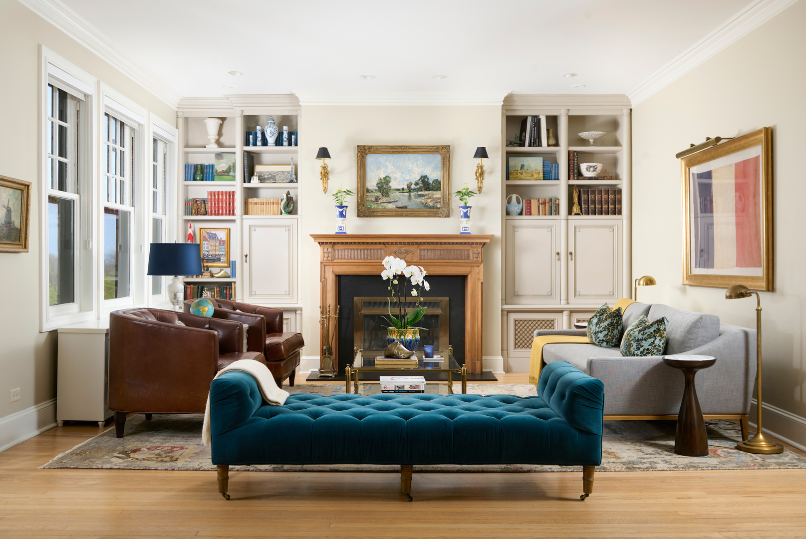 635 West Sheridan Road, Unit 3 Chicago, IL 60613 - Photo 7 of 48 a living room with furniture and a fireplace