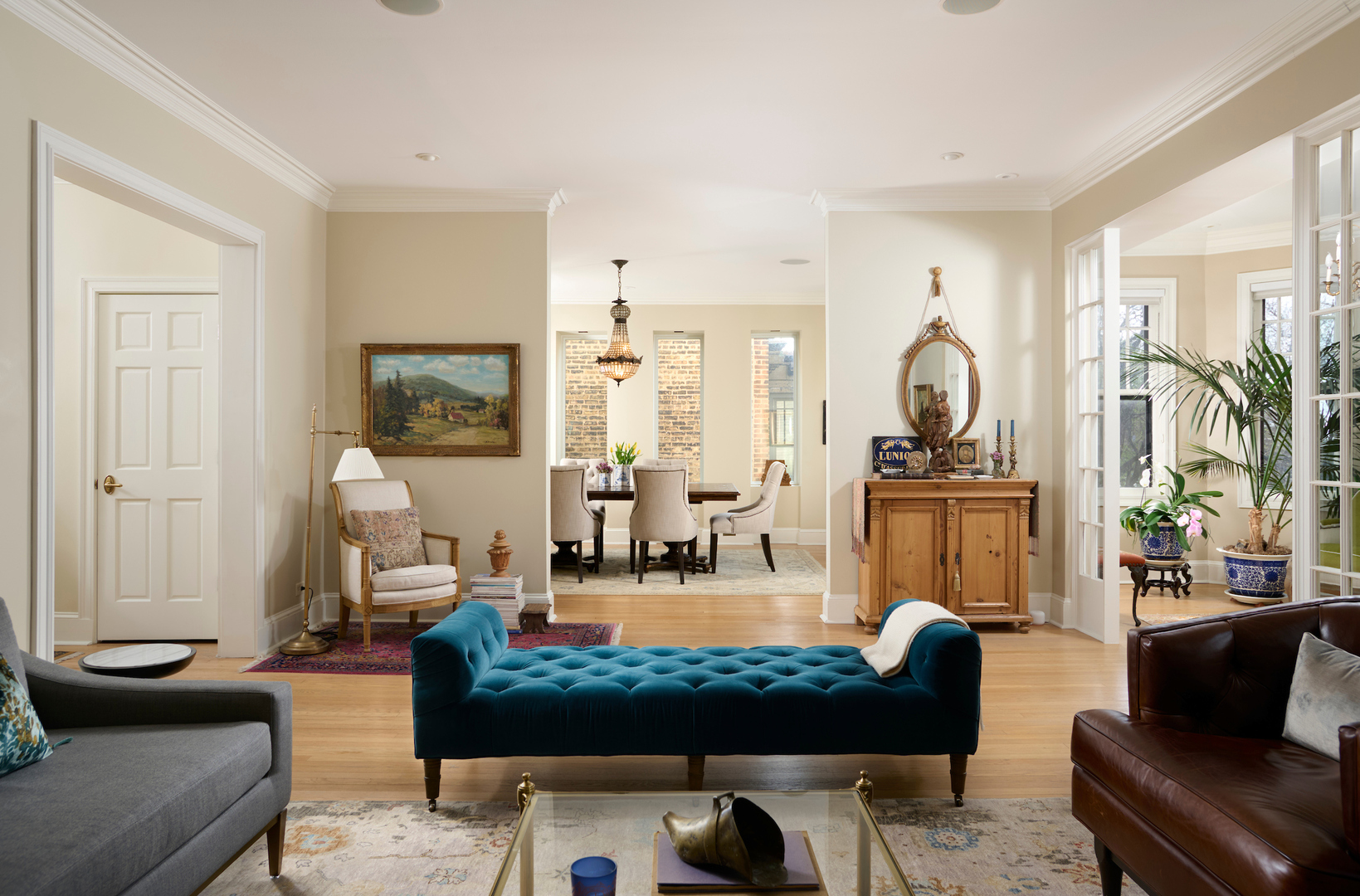 635 West Sheridan Road, Unit 3 Chicago, IL 60613 - Photo 10 of 48 a living room with furniture and a fireplace