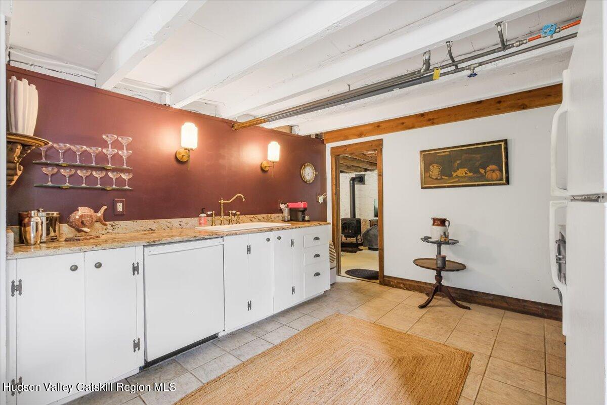 5 Longview Road Clinton, NY 12514 - Photo 33 of 44 a view of a hallway with workspace