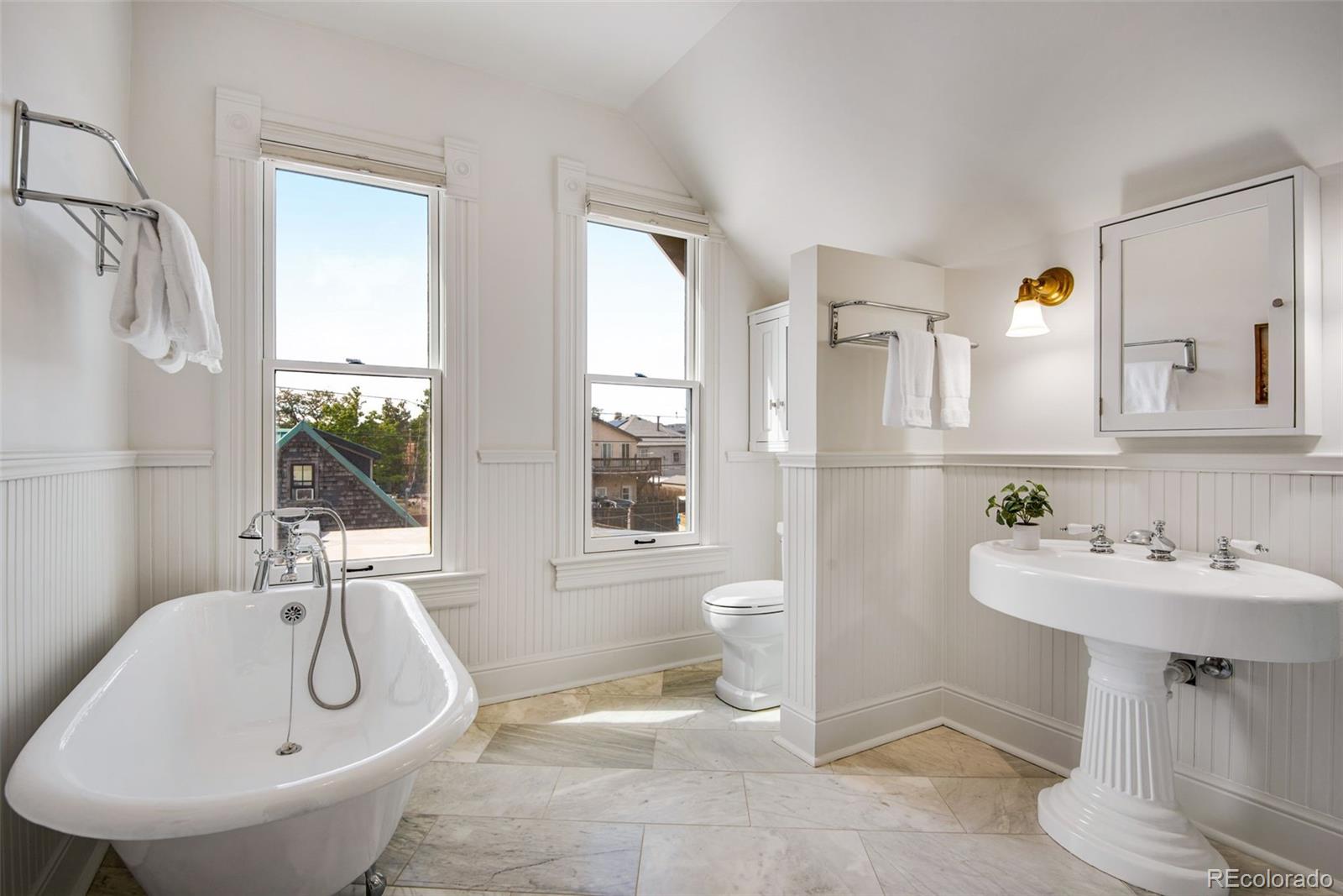 2815 Curtis Street Denver, CO 80205 - Photo 23 of 48 a bathroom with a sink a toilet and a bathtub