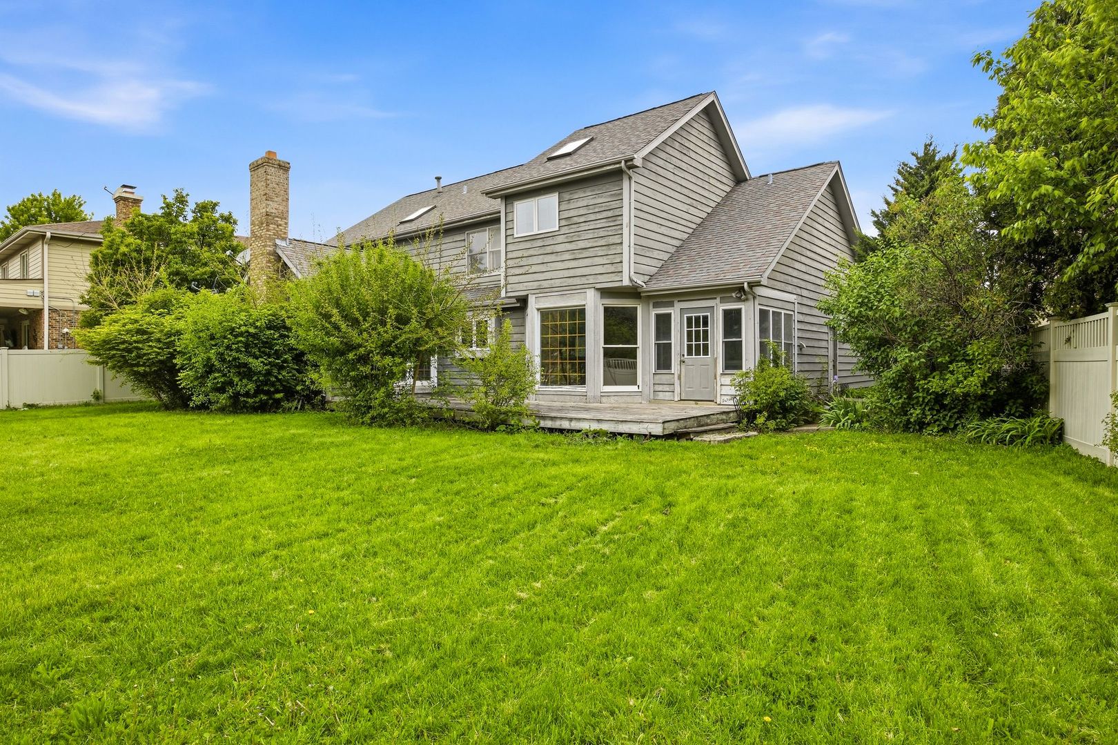 1333 Sable Drive Addison, IL 60101 - Photo 28 of 29 a view of a house with backyard and garden