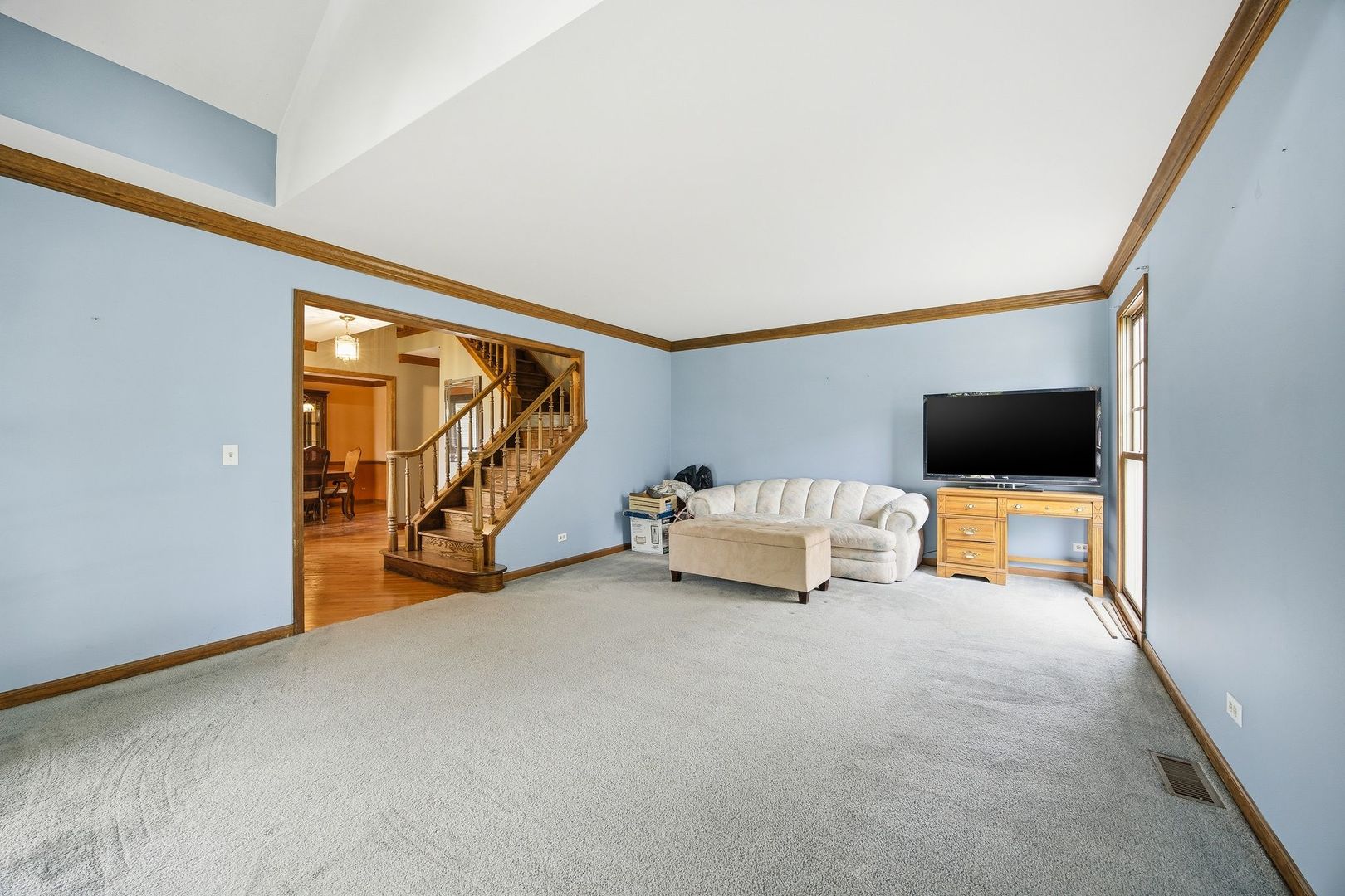 1333 Sable Drive Addison, IL 60101 - Photo 7 of 29 a view of living room with a flat screen tv