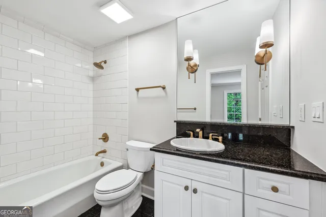 $1,100,000 | 53 Paces W Drive Northwest, Atlanta, GA 30327