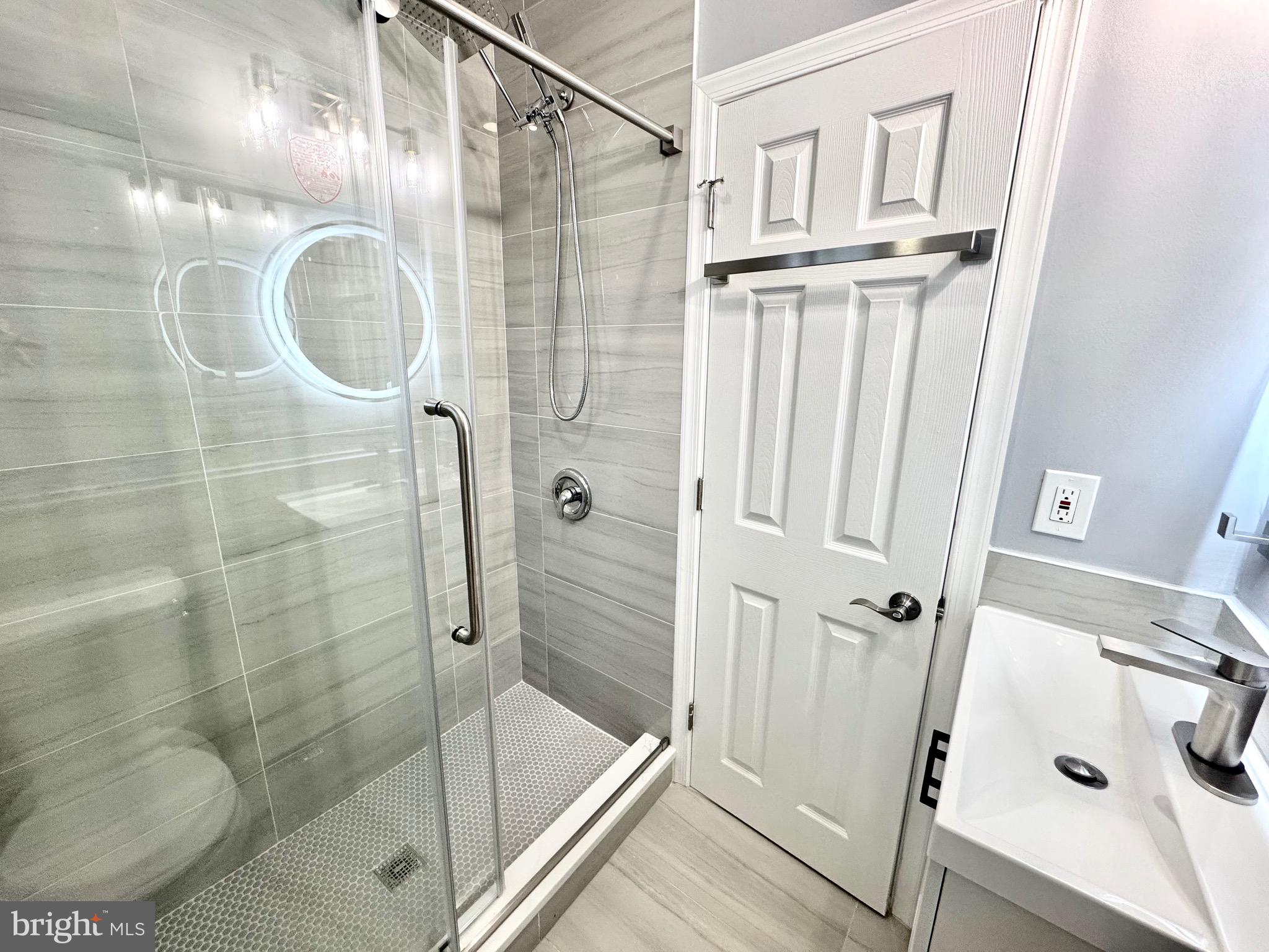 2029 South 4th Street Philadelphia, PA 19148 - Photo 23 of 49 2nd floor hallway bathroom