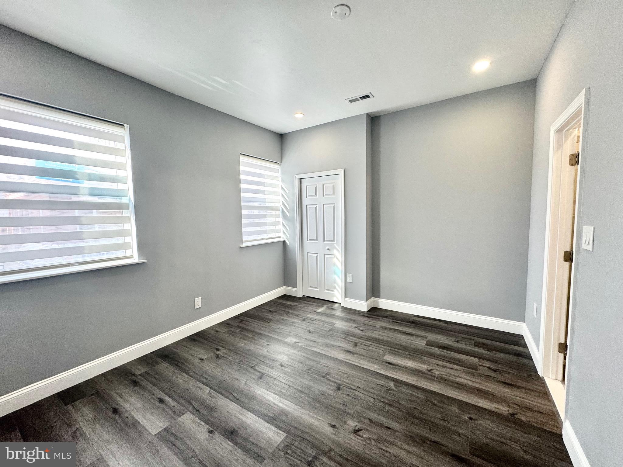2029 South 4th Street Philadelphia, PA 19148 - Photo 25 of 49 Front/Master Bedroom