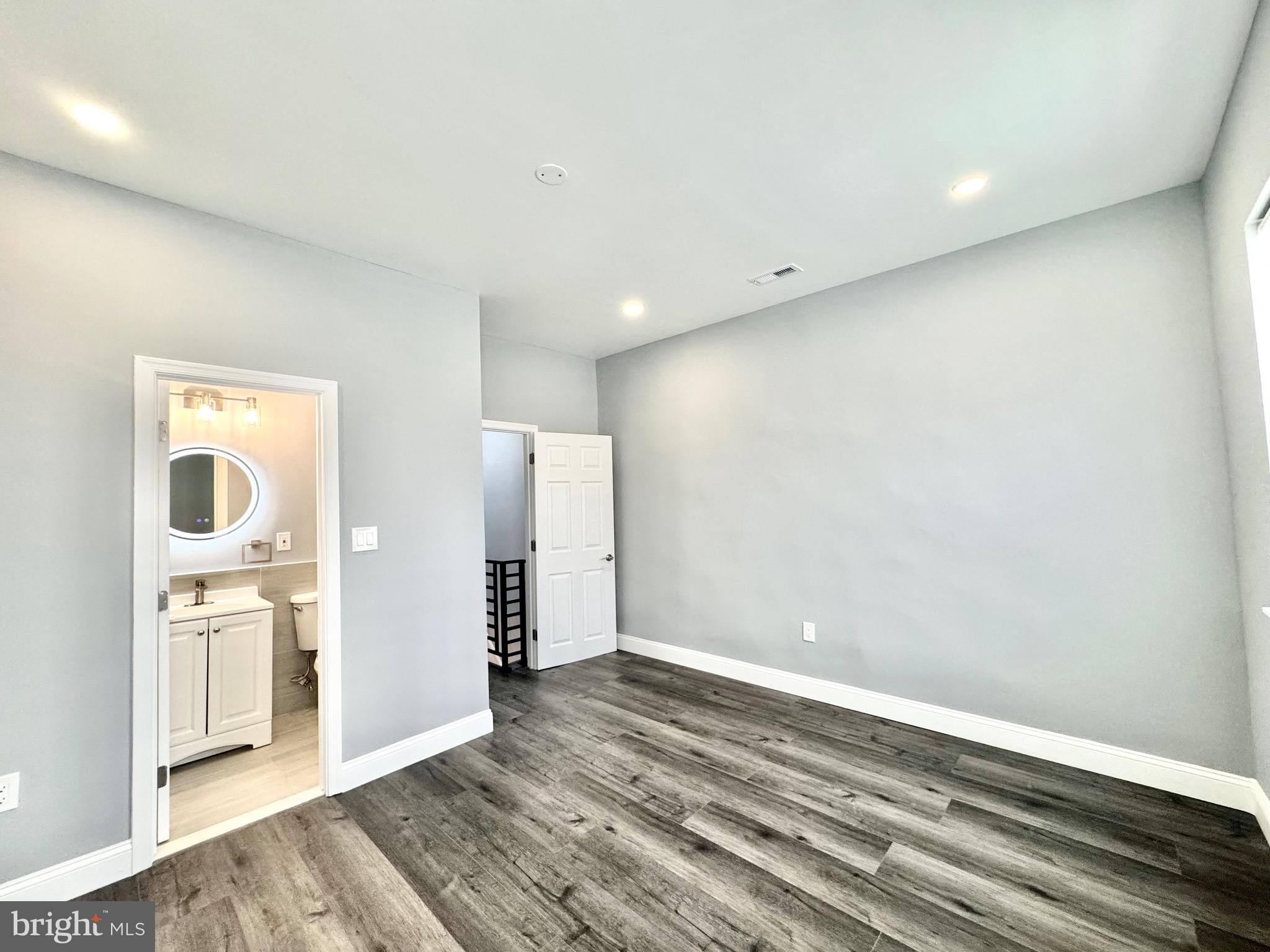 2029 South 4th Street Philadelphia, PA 19148 - Photo 26 of 49 Front/Master Bedroom