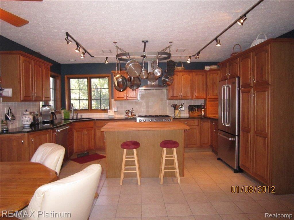5454 King Road Howell, MI 48843 - Photo 5 of 25 IMG_6067 KITCHEN.jpg