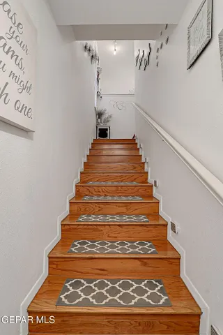 a view of a road with an empty space