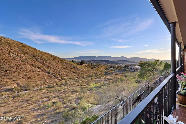 a street view with residential houses