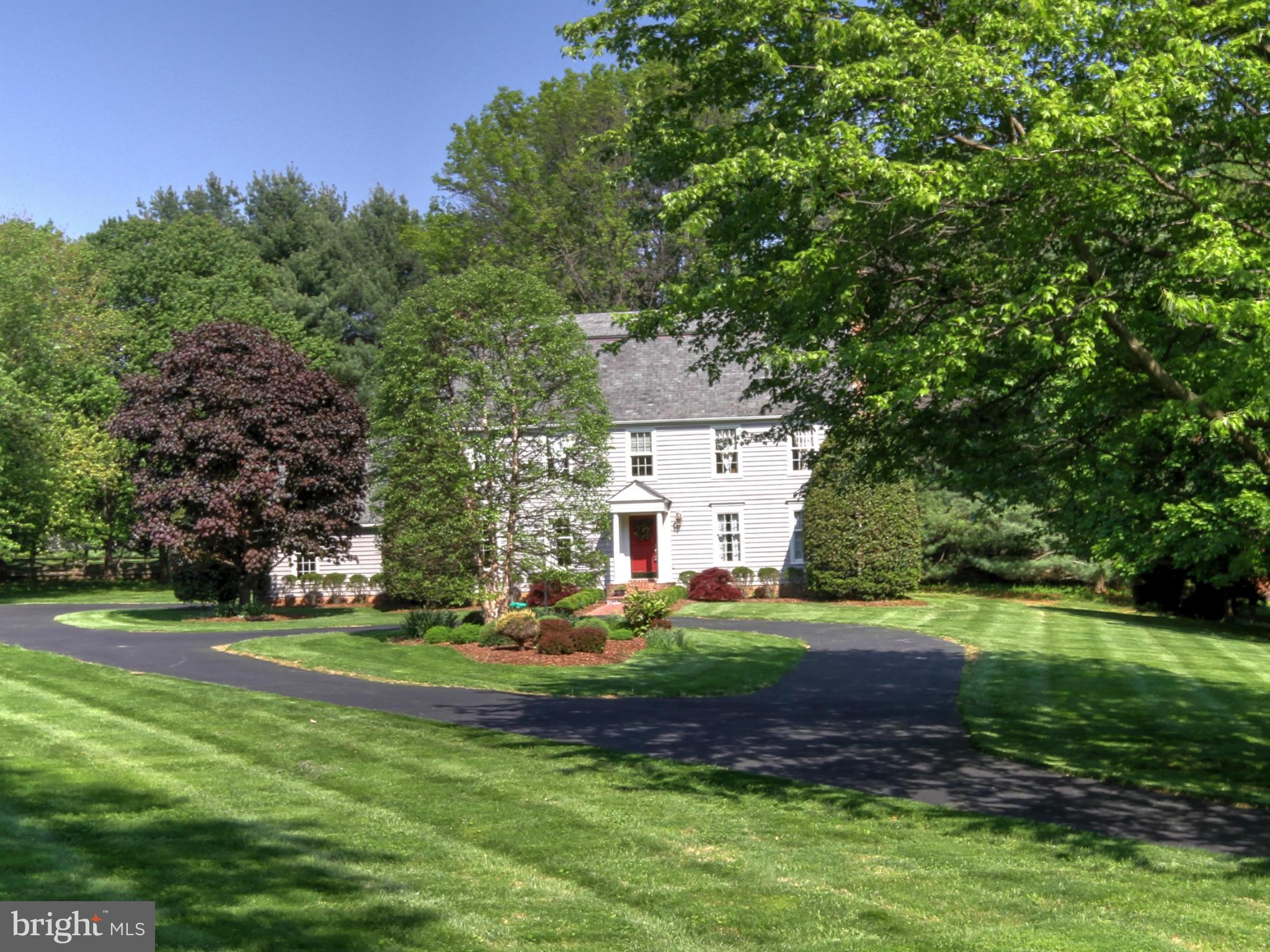 422 Seneca Road Great Falls, VA 22066 - Photo 1 of 30 Exterior (Front)