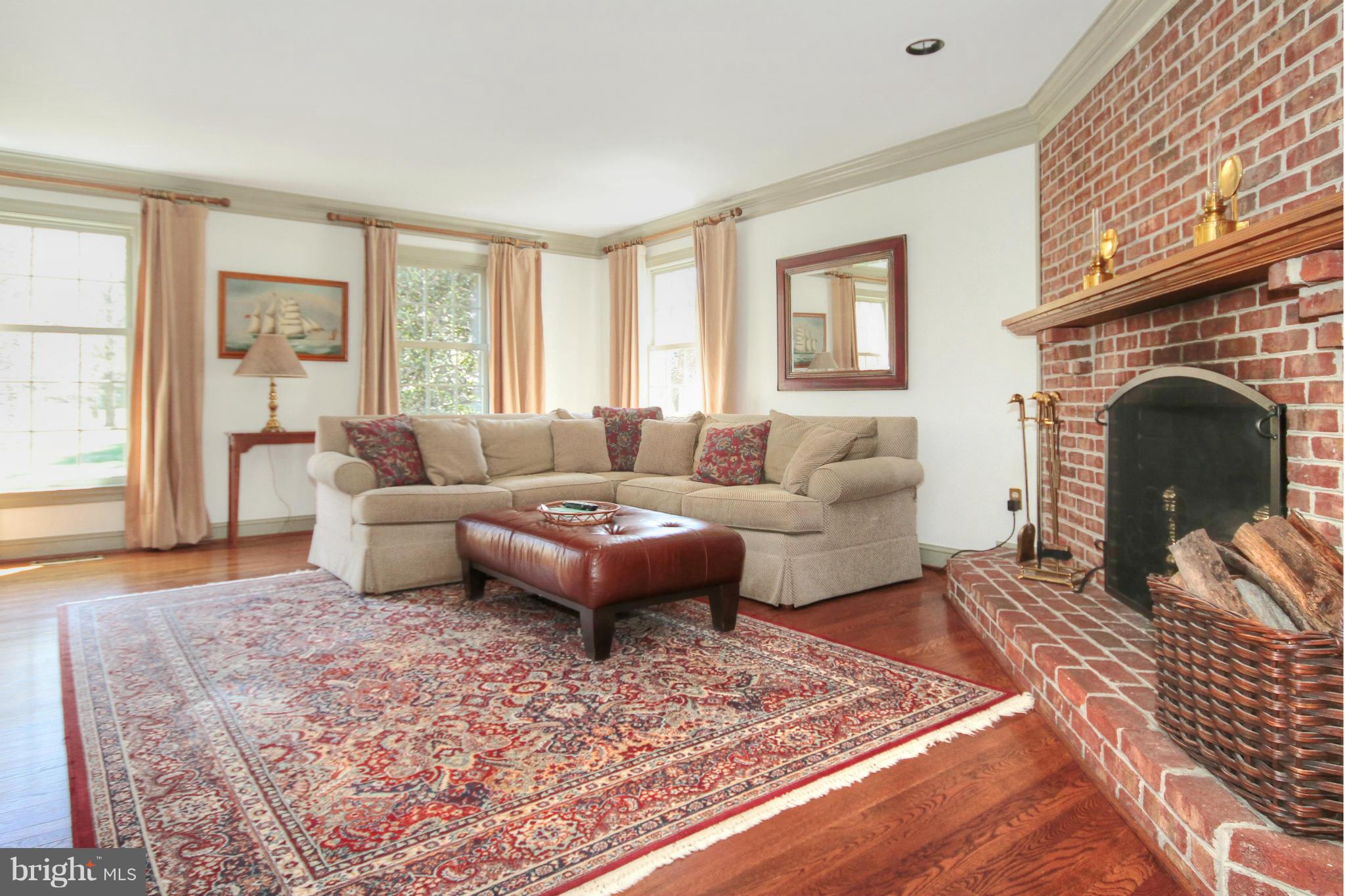 422 Seneca Road Great Falls, VA 22066 - Photo 3 of 30 Cozy and warm Family Room