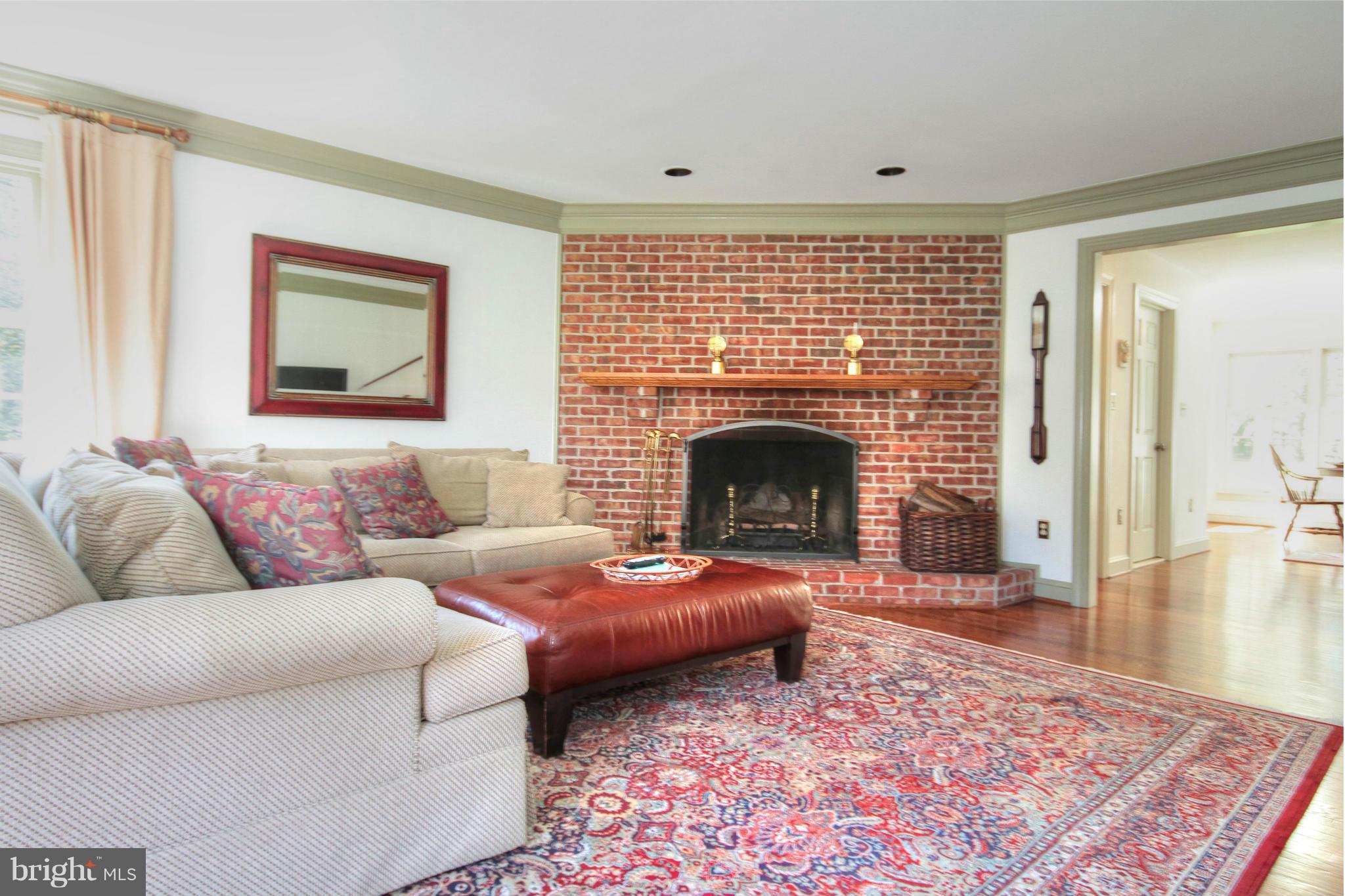 422 Seneca Road Great Falls, VA 22066 - Photo 7 of 30 Family Room