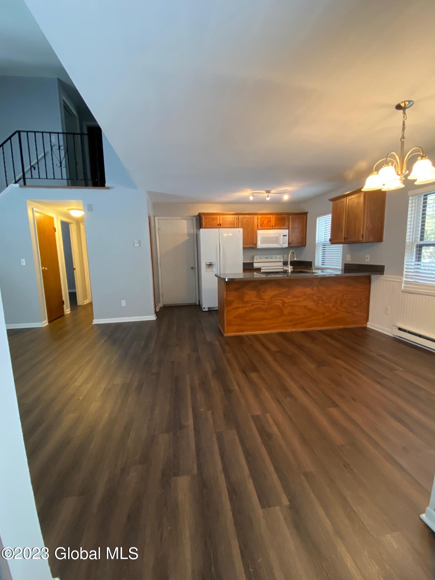 9 Wake Robin Road Malta, NY 12020 - Photo 5 of 17 081A1724-80AC-4425-9A09-AEC007838511