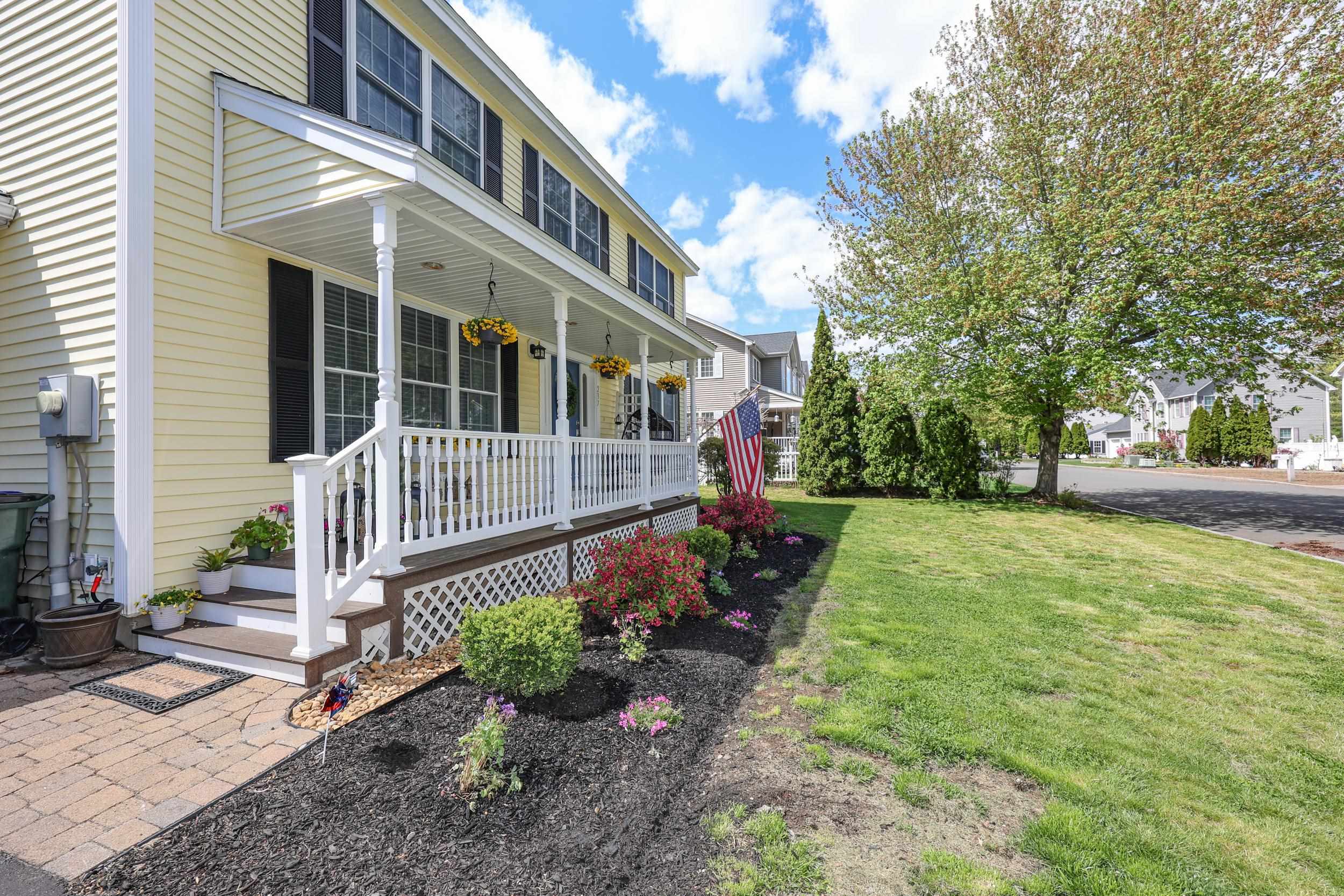 237 Stanton Street Manchester, NH 03103 - Photo 4 of 49