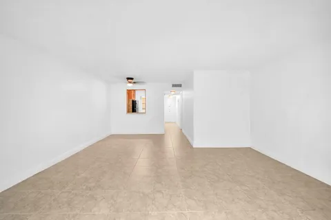$260,000 | 1021 Mockingbird Lane, Unit 303, Plantation, FL 33324