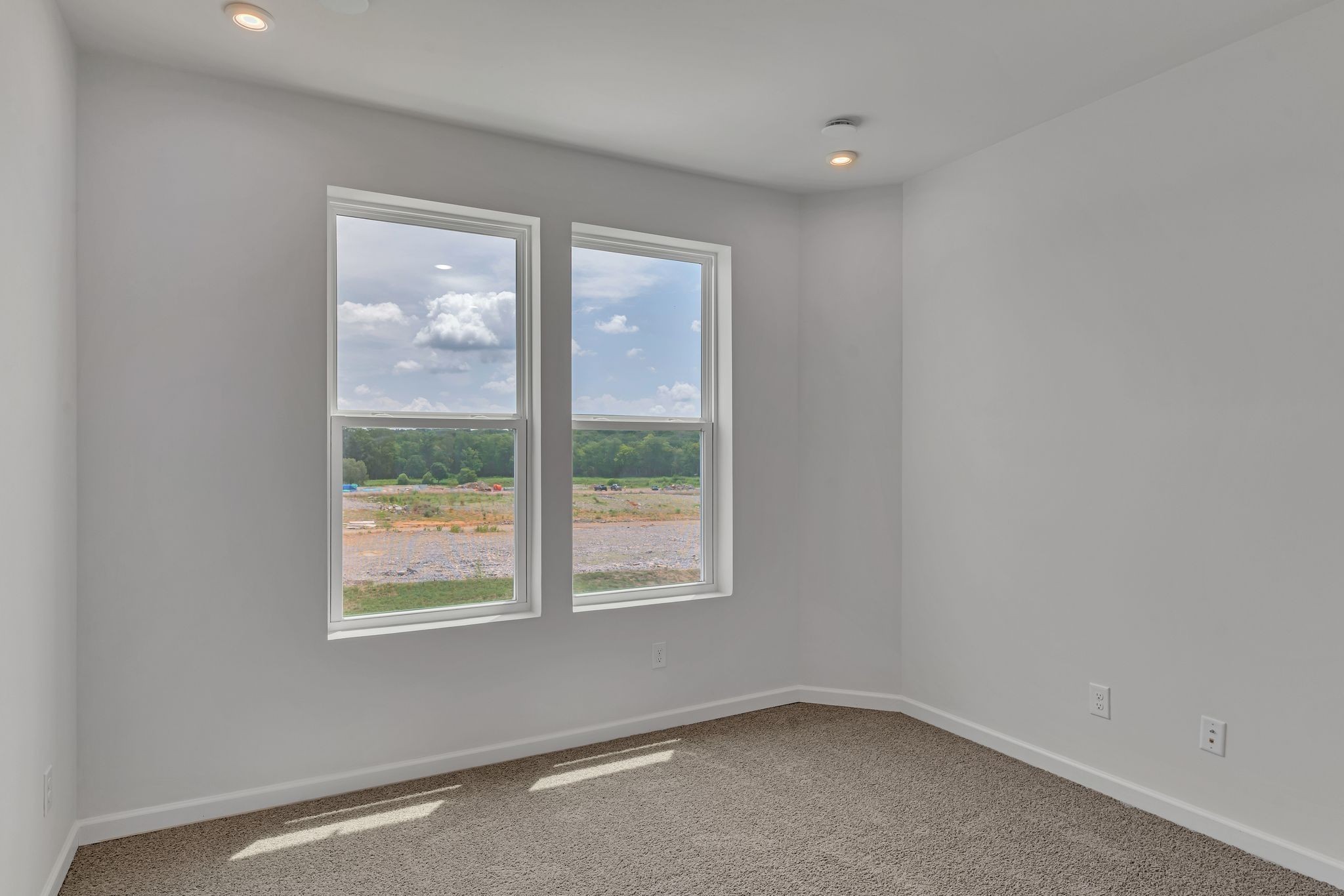 621 Club View Way Mount Juliet, TN 37122 - Photo 14 of 36 an empty room with a window