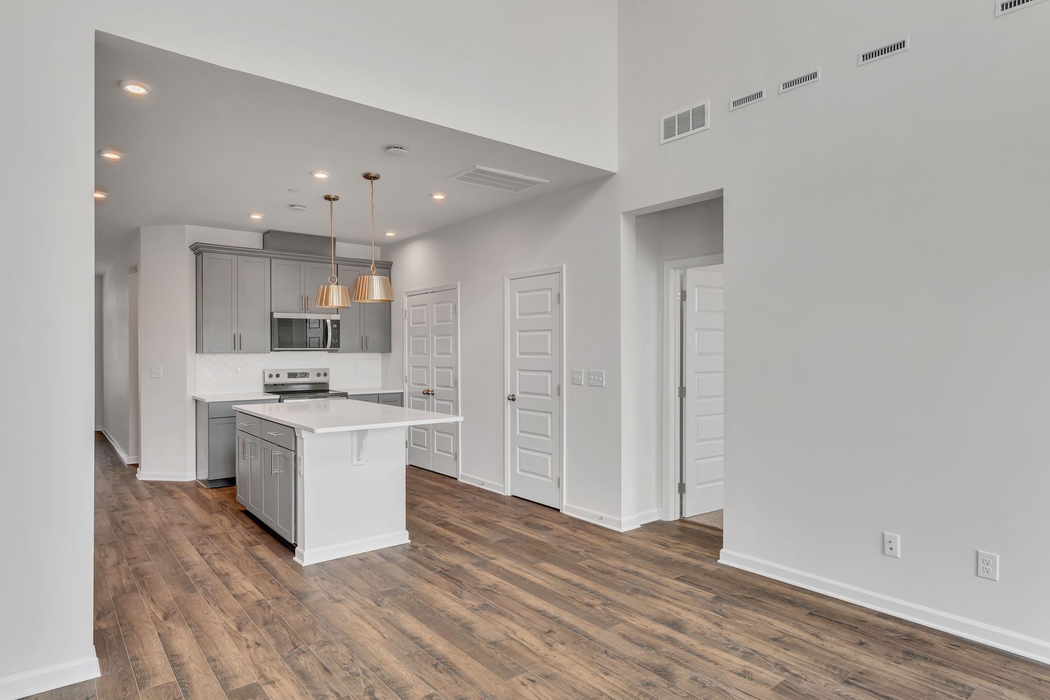 621 Club View Way Mount Juliet, TN 37122 - Photo 10 of 36 a large kitchen with a stove and a refrigerator