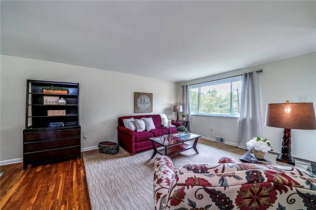 425 Sharon Road Coraopolis, PA 15108 - Photo 12 of 45 Gallery Image 12
