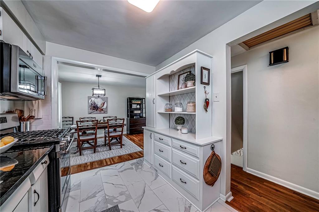 425 Sharon Road Coraopolis, PA 15108 - Photo 5 of 45 Gallery Image 5