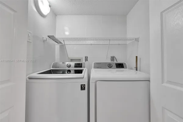 $3,000 | 21300 San Simeon Way, Unit P6, Miami, FL 33179