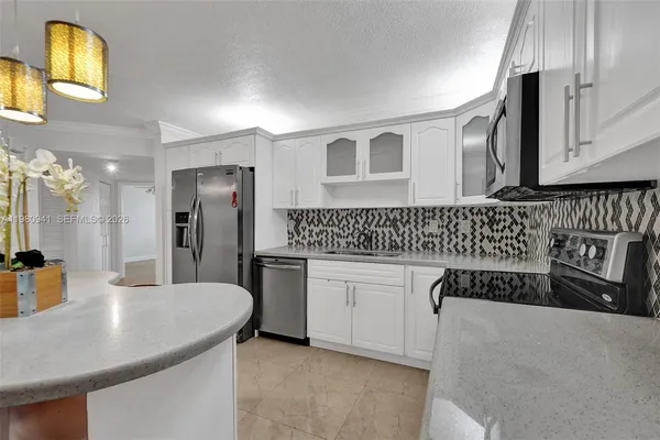$3,000 | 21300 San Simeon Way, Unit P6, Miami, FL 33179