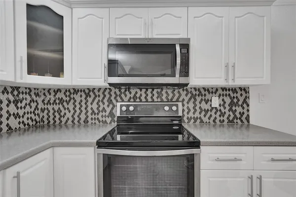 $3,000 | 21300 San Simeon Way, Unit P6, Miami, FL 33179