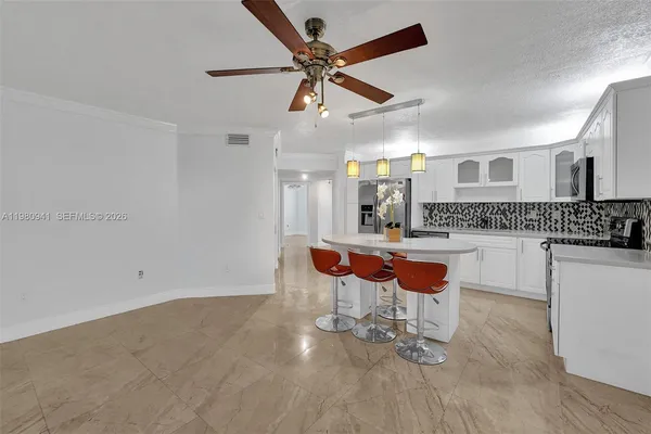 $3,000 | 21300 San Simeon Way, Unit P6, Miami, FL 33179