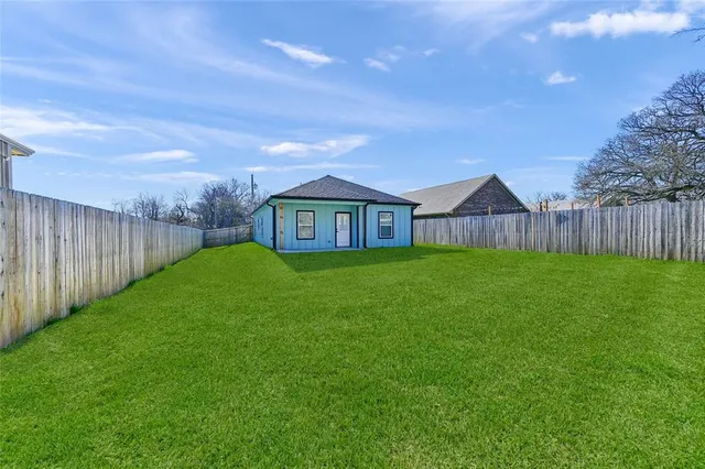 $1,600 | 729 East Sears Street, Denison, TX 75021