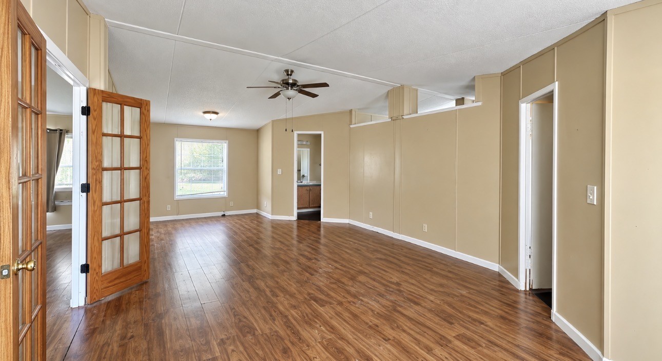 6710 Trail Loop West Rosharon, TX 77583 - Photo 10 of 18 primary bedroom