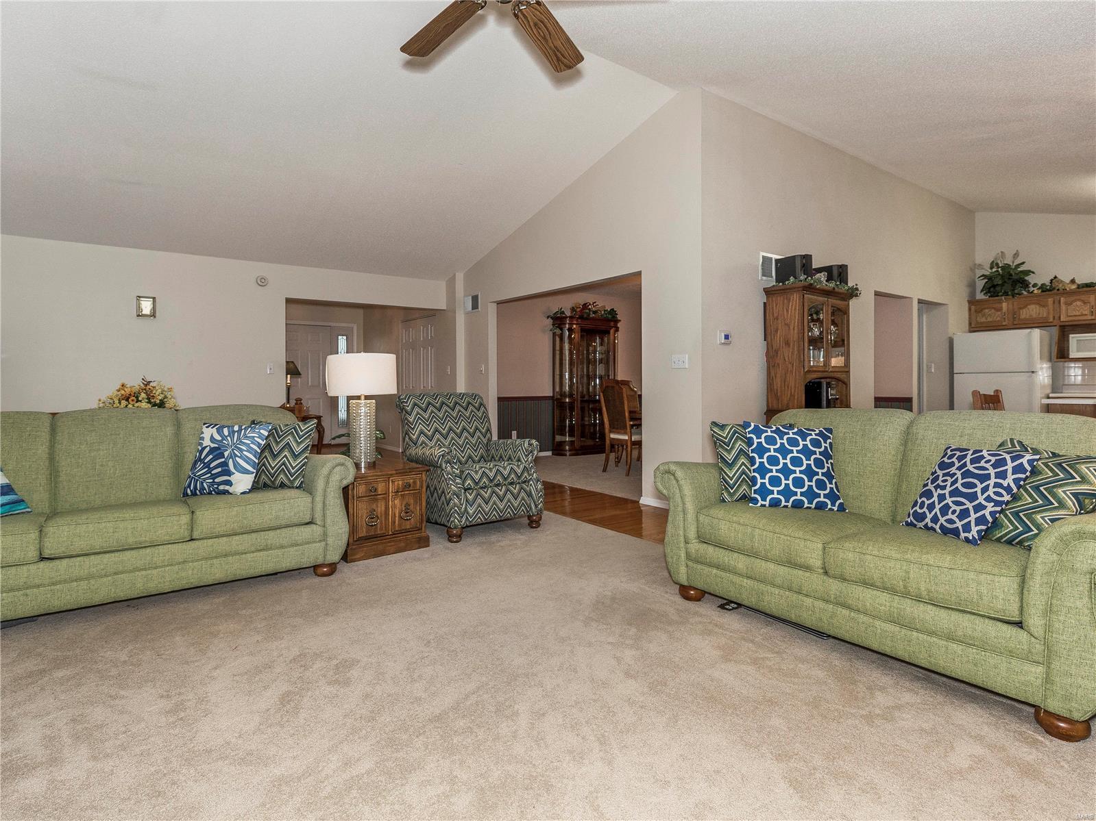 2513 Hunters Ridge Edwardsville, IL 62025 - Photo 3 of 32 Gallery Image 3