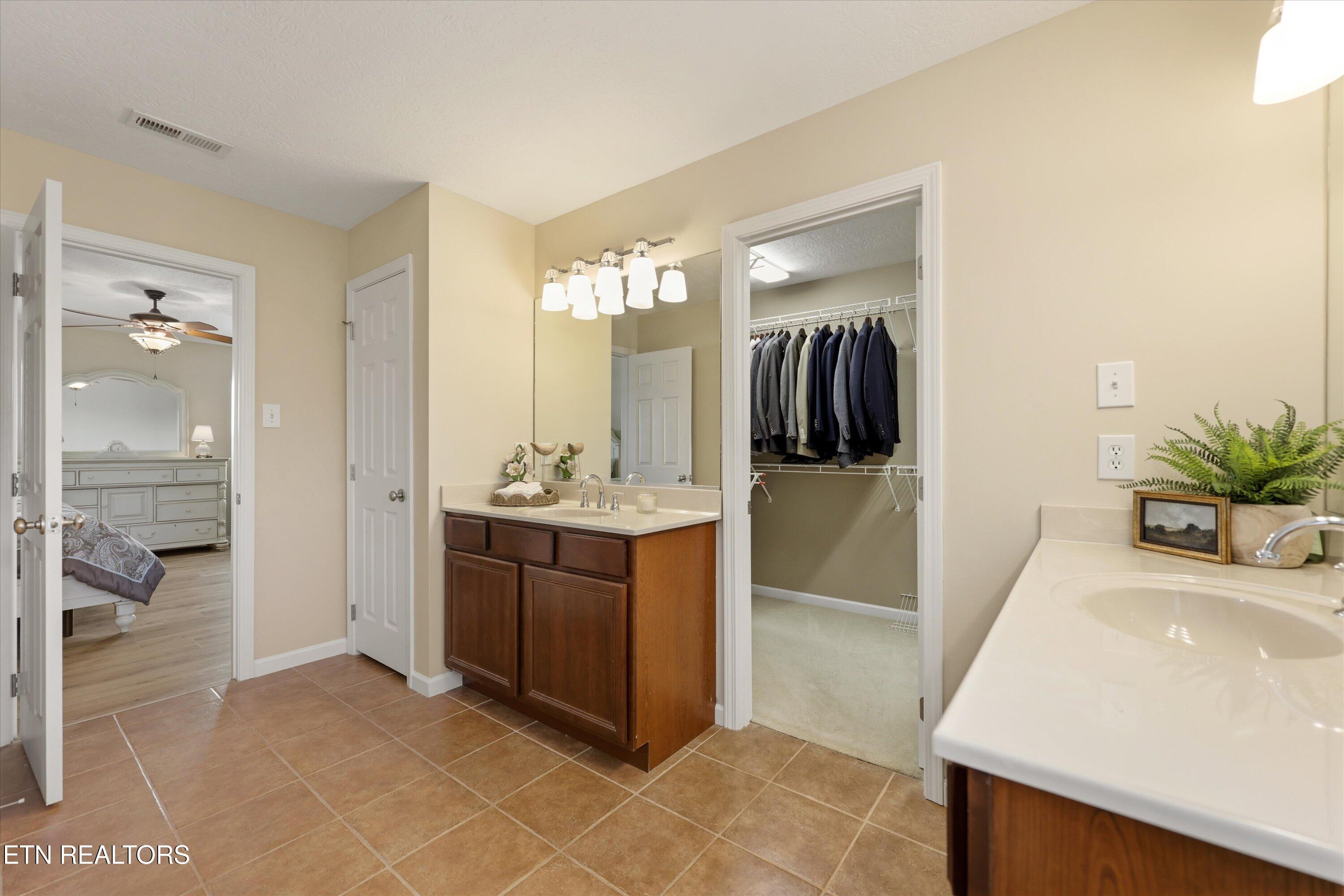 9229 Ridges Meadow Lane Knoxville, TN 37931 - Photo 22 of 53 Primary Bath