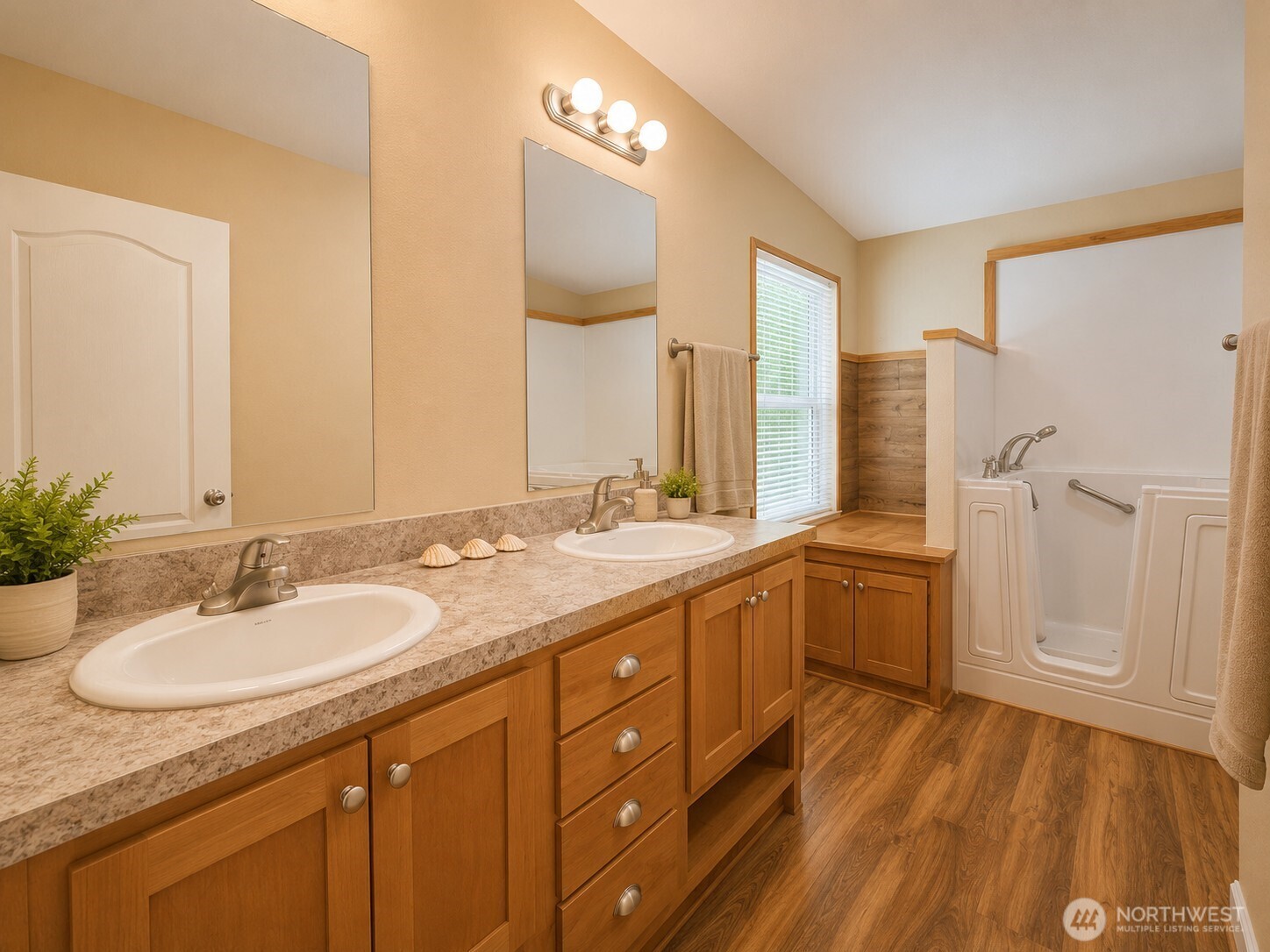 1611 East North Bay Road Allyn, WA 98524 - Photo 12 of 32