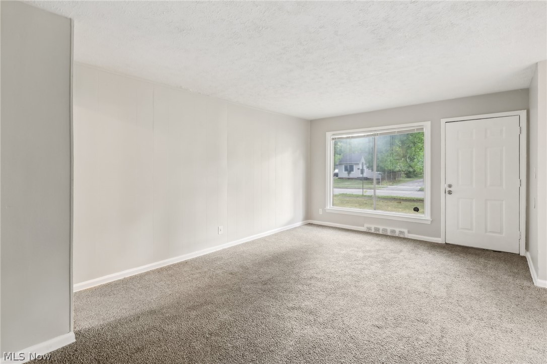 2422 Malden Road Cleveland, OH 44121 - Photo 5 of 35