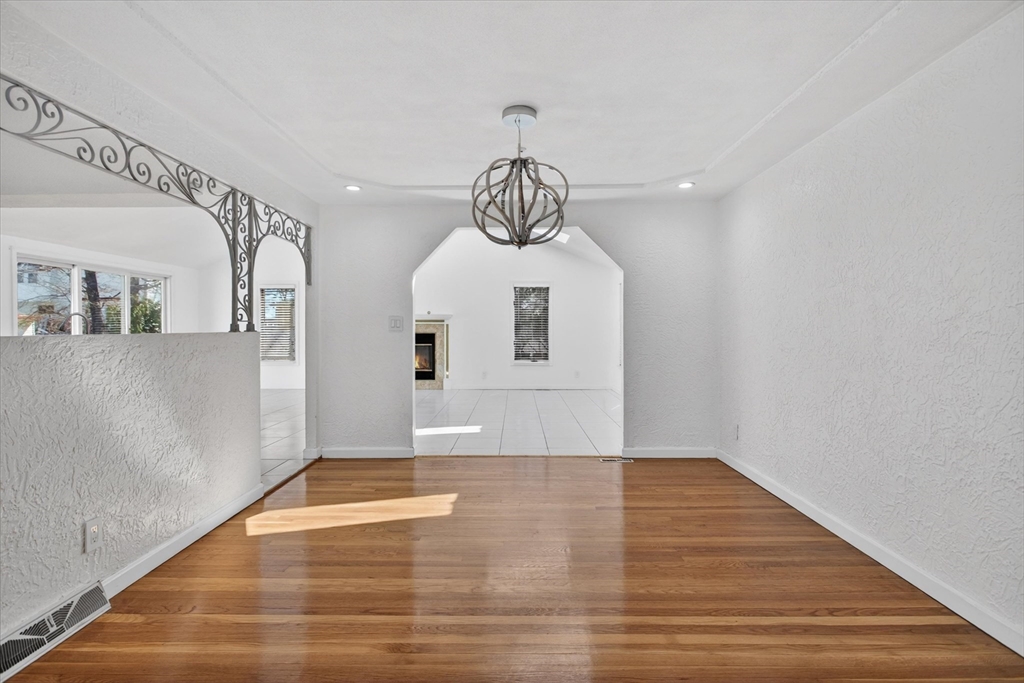 25 Gloversbrook Road Randolph, MA 02368 - Photo 4 of 40