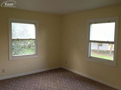 9125 Bancroft Road Bancroft, MI 48414 - Photo 6 of 12 20373546-5.JPG