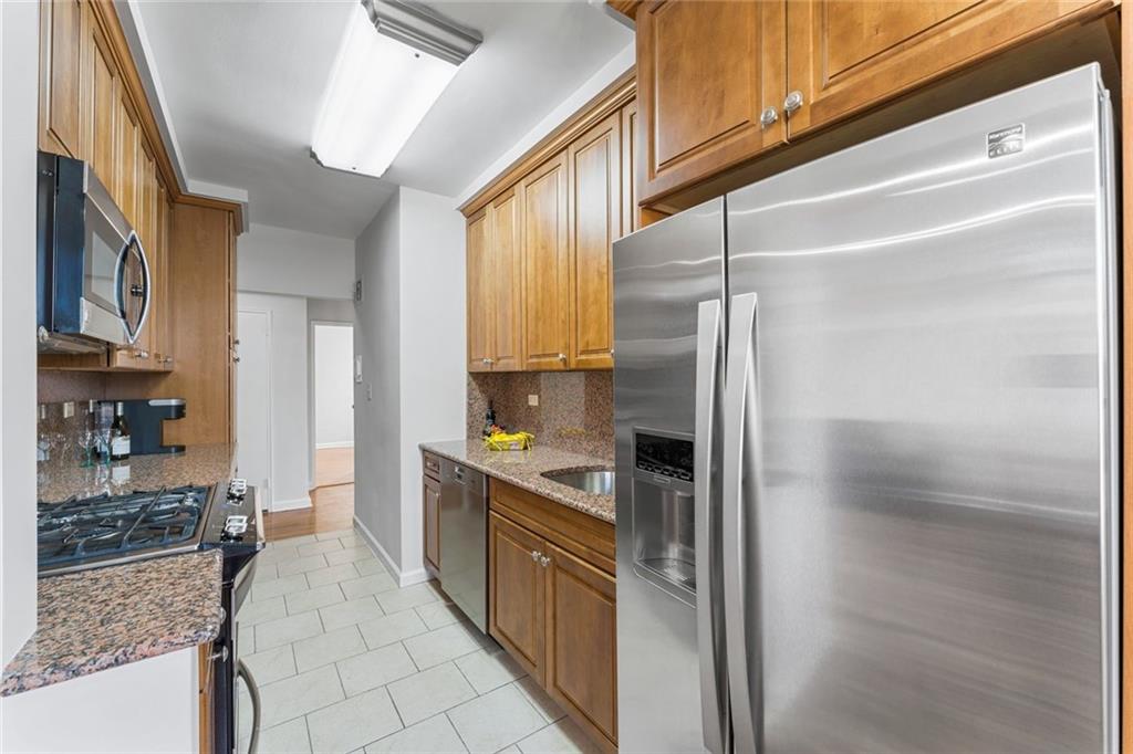 9425 Shore Road, Unit 4F Brooklyn, NY 11209 - Photo 11 of 18 Gallery Image 11