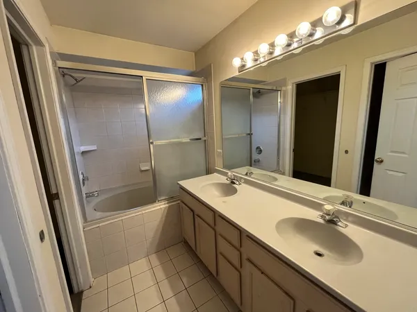 $375,100 | 246 Homewood Drive, Bolingbrook, IL 60440