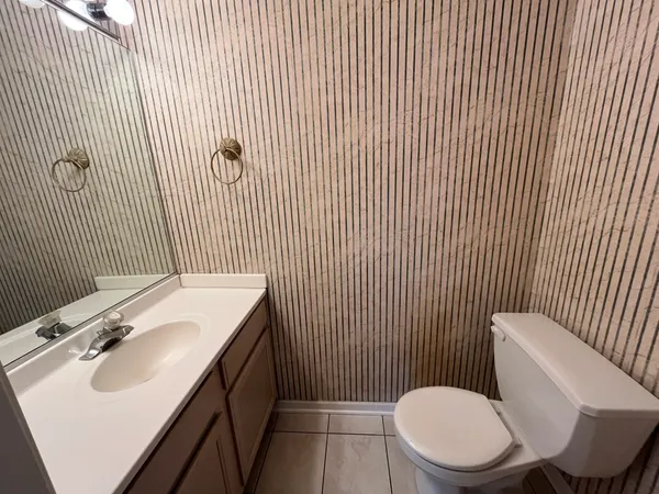 $375,100 | 246 Homewood Drive, Bolingbrook, IL 60440