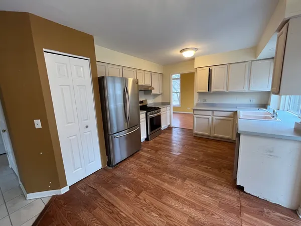 $375,100 | 246 Homewood Drive, Bolingbrook, IL 60440