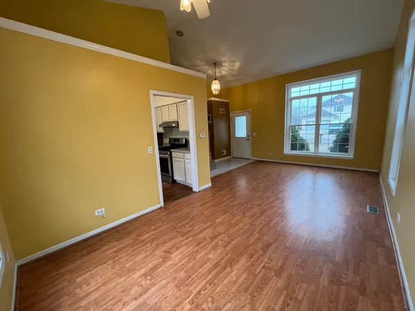 $375,100 | 246 Homewood Drive, Bolingbrook, IL 60440