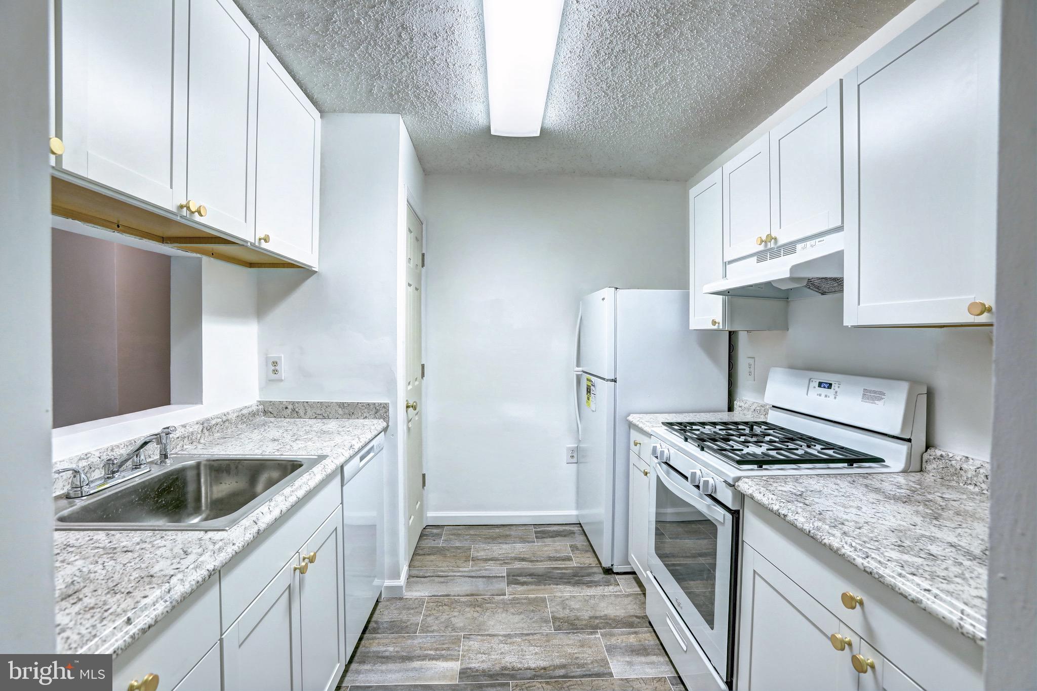 20957 Timber Ridge Terrace, Unit 104 Ashburn, VA 20147 - Photo 8 of 21 All new Kitchen