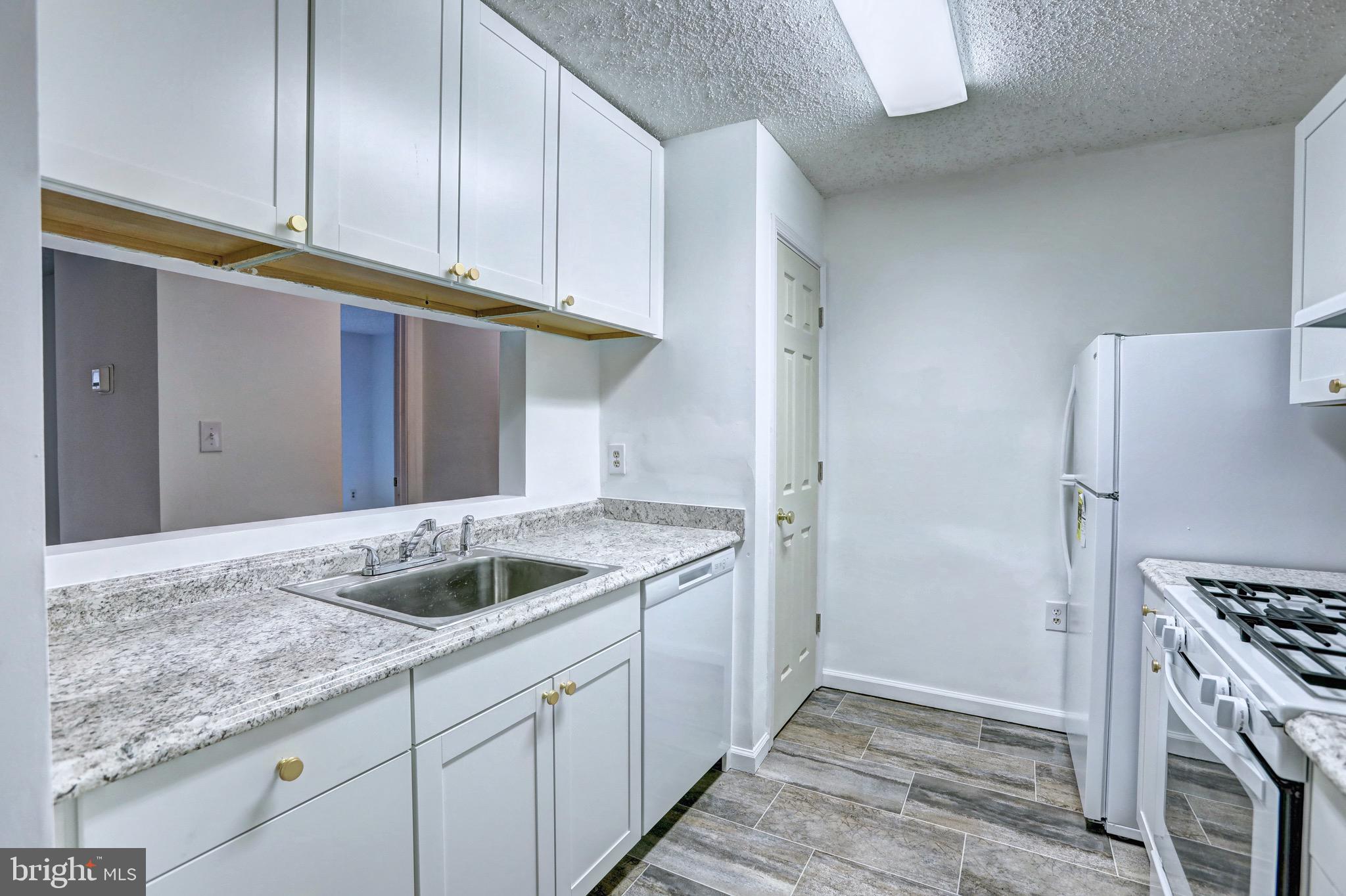 20957 Timber Ridge Terrace, Unit 104 Ashburn, VA 20147 - Photo 9 of 21 Gallery Image 9