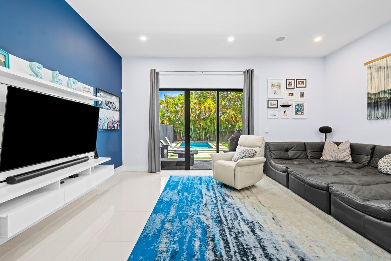 3090 Southwest 17th Street Miami, FL 33145 - Photo 11 of 25 7-print-DSC_5567 Large