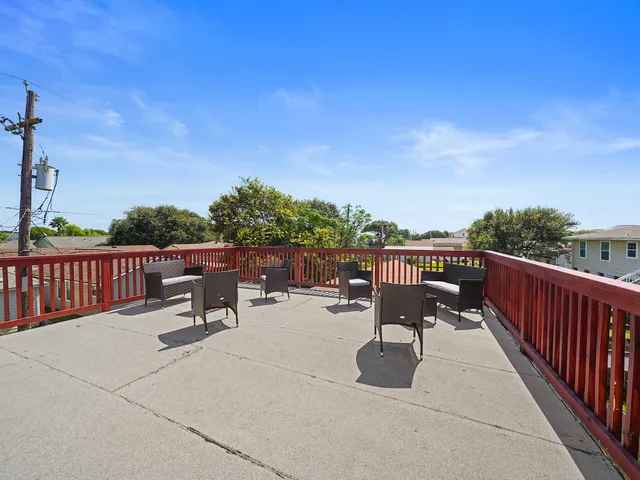 $4,000 | 8007 Beluche Drive, Galveston, TX 77551